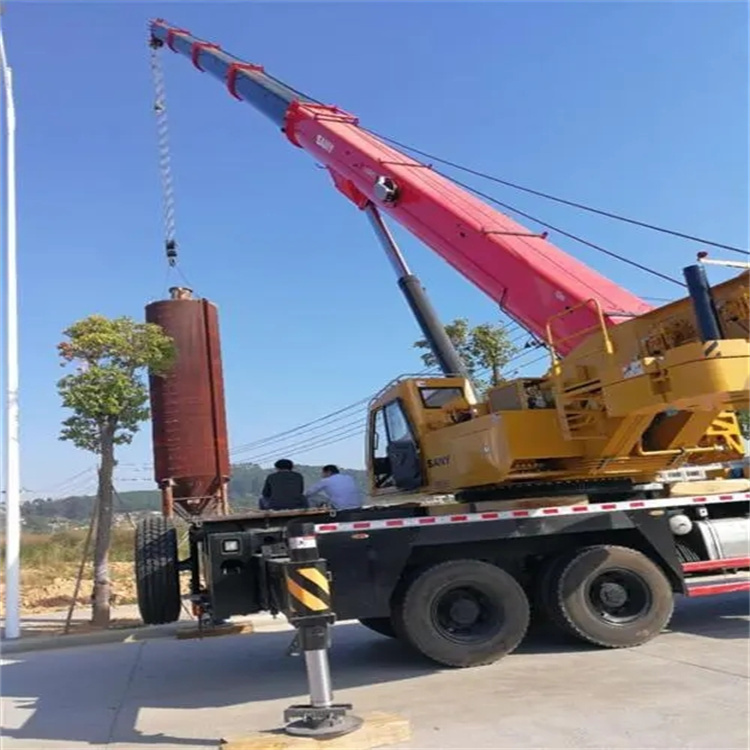 云霄县吊车租赁作业时的保养和维护