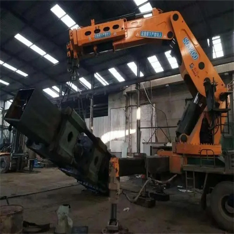 云霄县130吨折臂吊车出租吊机租赁附近电话